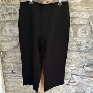 Black Ankle/ Cropped Pants